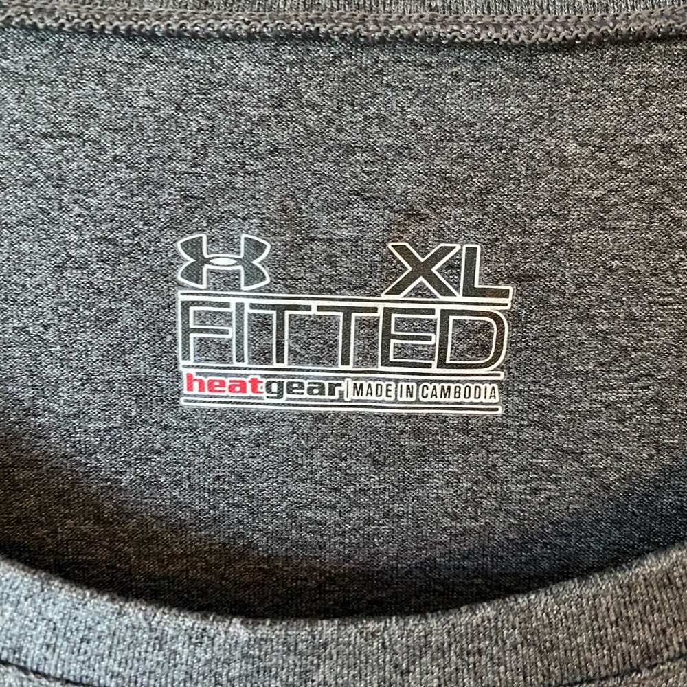 UA workout shirt - Picture 3 of 3